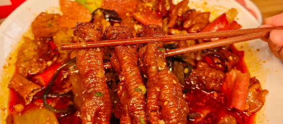開(kāi)冒菜店到底賺不賺錢？帽牌貨冒菜來(lái)告訴你